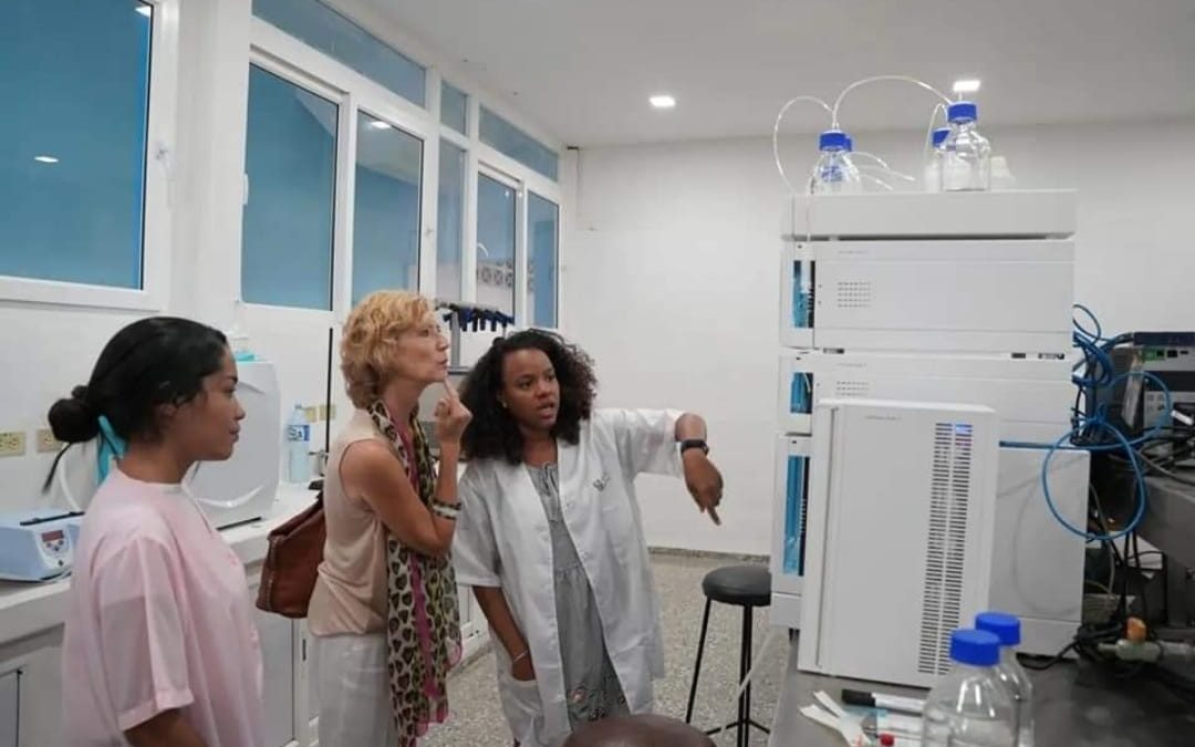 The German Ambassador visits our GLACIER Lab in Cuba